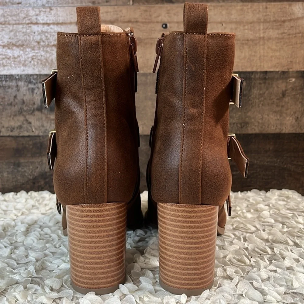 Journee Collection Brown & Gold Buckle Ankle Biker Pointed Booties Size 6 NEW - Picture 4 of 9